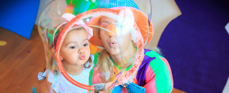 Шоу мыльных пузырей на детском празднике